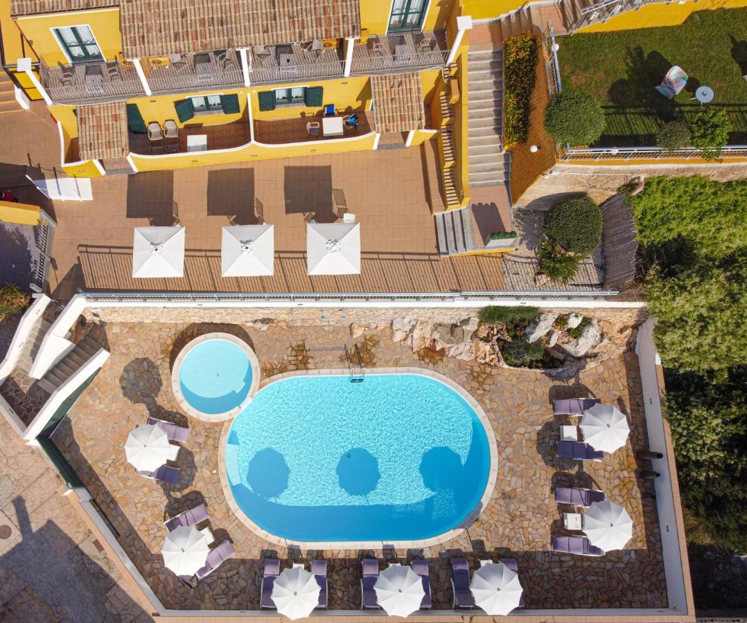 Lu' Hotel Maladroxia SantʼAntìoco Екстериор снимка