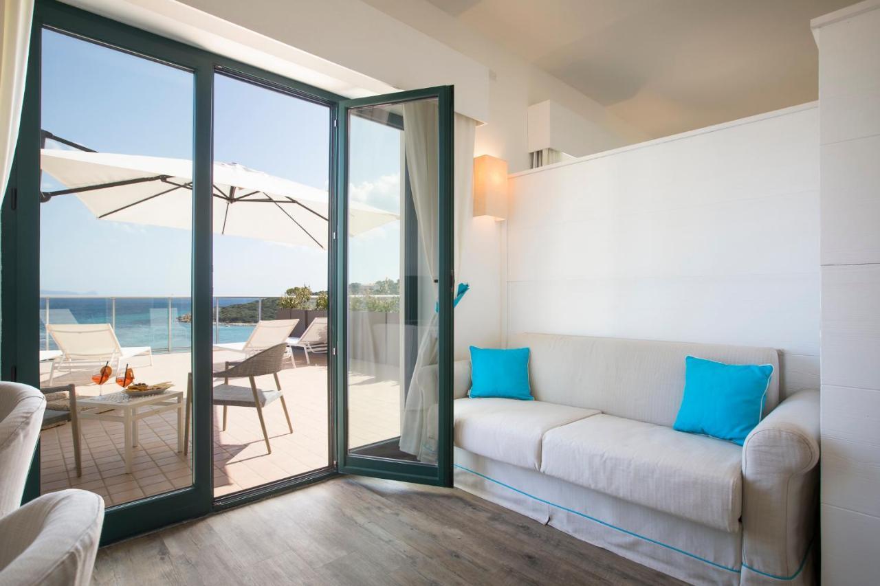Lu' Hotel Maladroxia SantʼAntìoco Екстериор снимка
