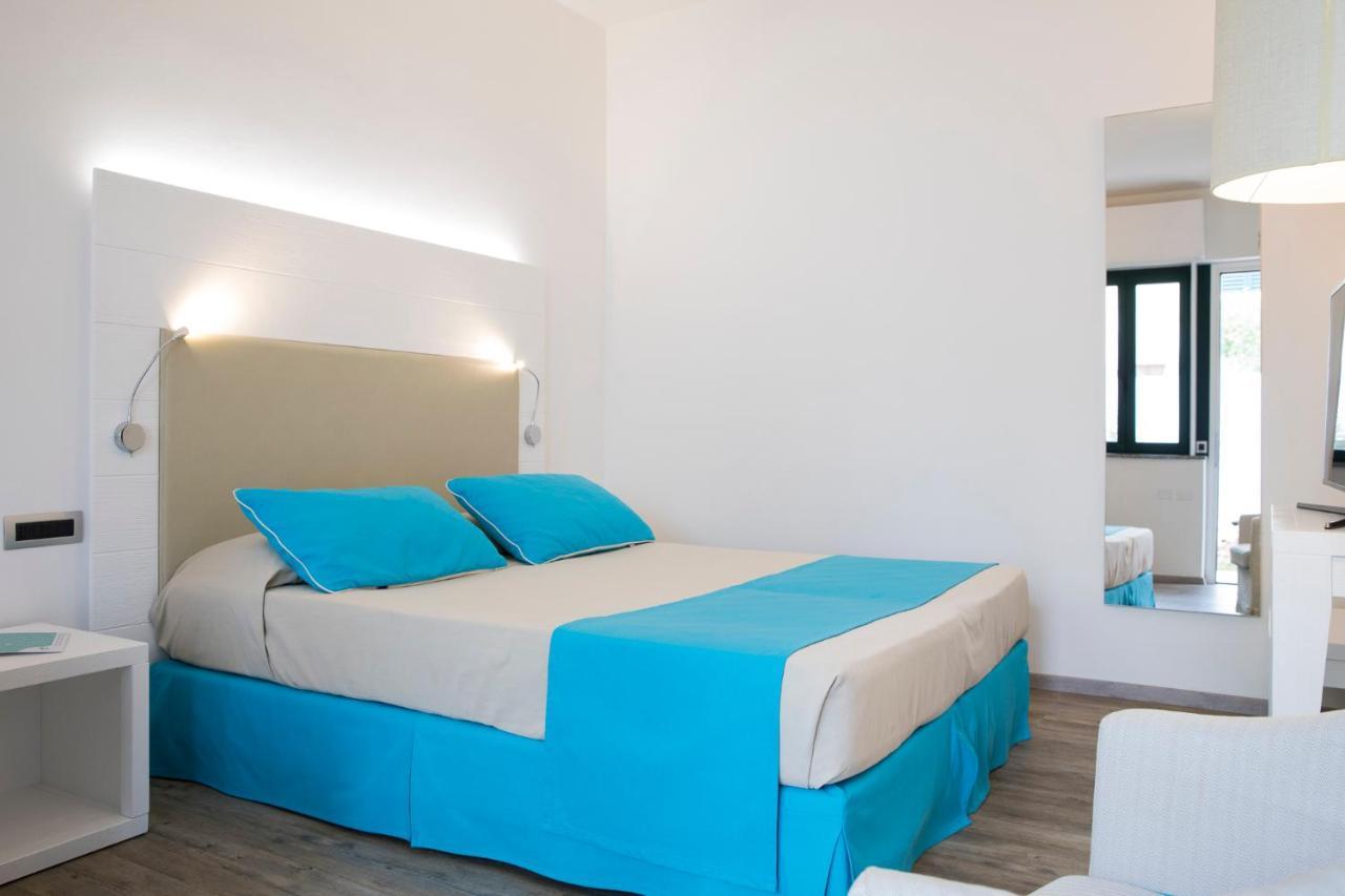 Lu' Hotel Maladroxia SantʼAntìoco Екстериор снимка