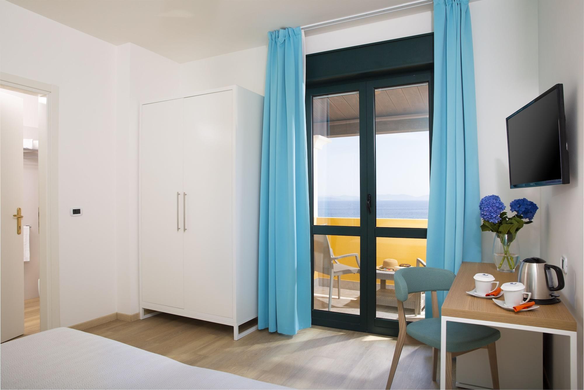 Lu' Hotel Maladroxia SantʼAntìoco Екстериор снимка