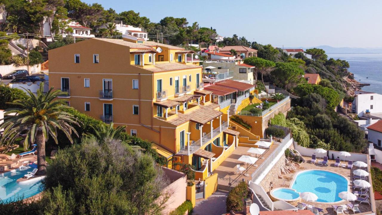 Lu' Hotel Maladroxia SantʼAntìoco Екстериор снимка