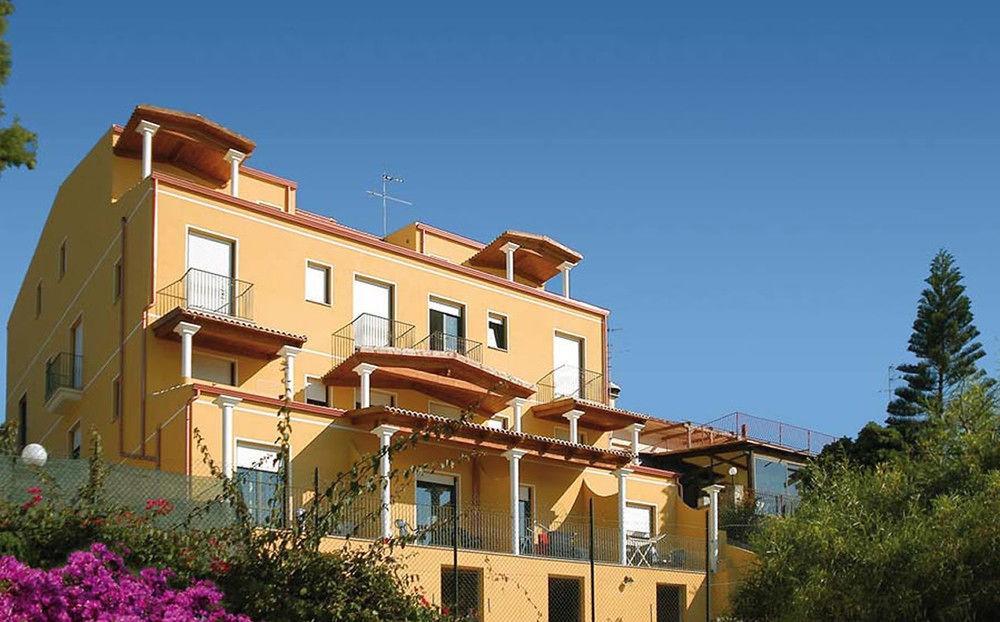 Lu' Hotel Maladroxia SantʼAntìoco Екстериор снимка